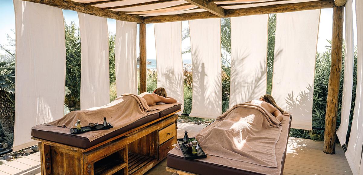 Massage sur la plage privée